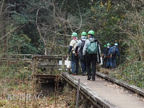 ���R��y��